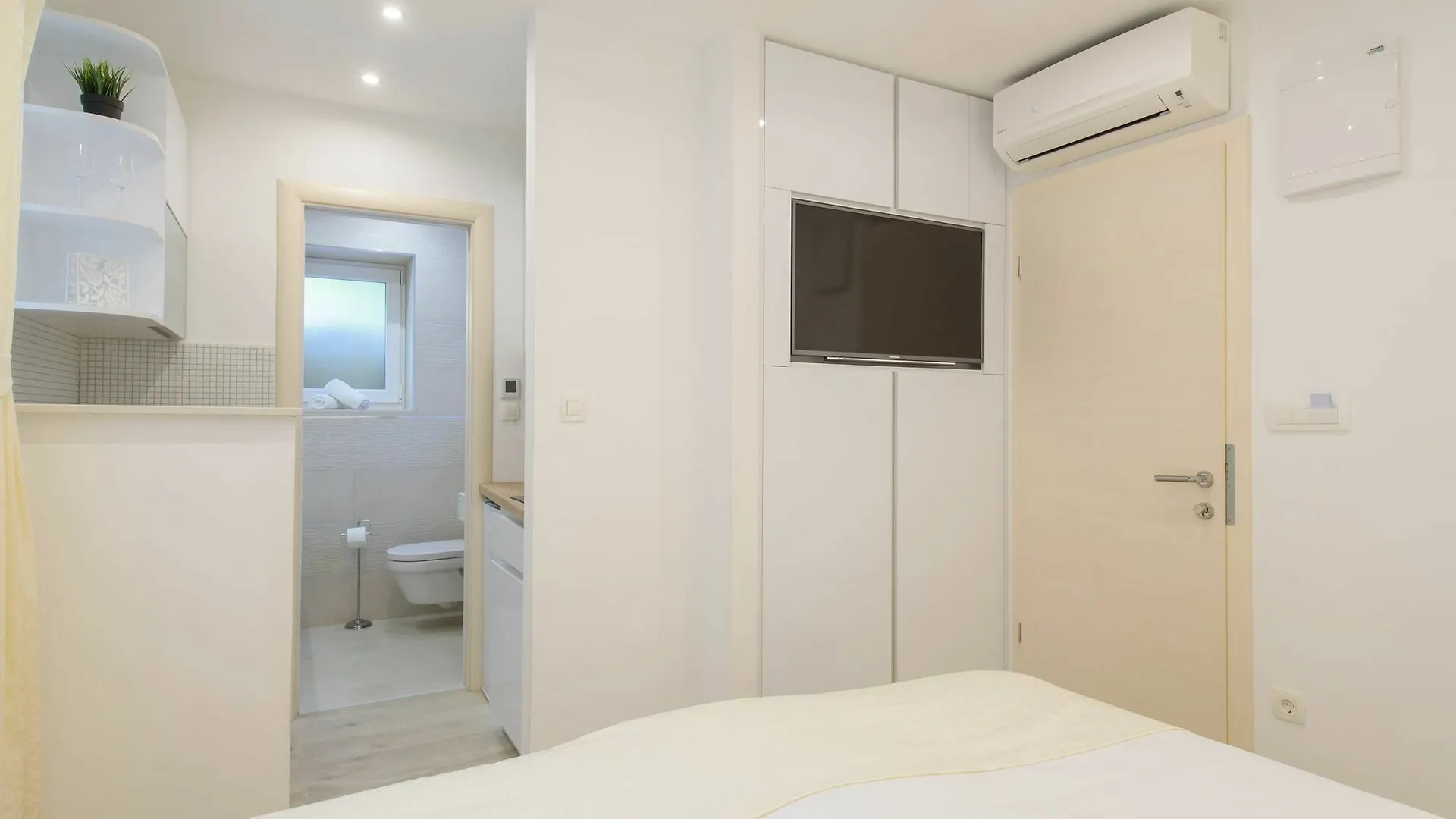 ספליט Best Location Apartments 4*,